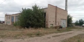 Нежилое здание котельной 561,4 кв.м и земельный участок 607 кв.м, Саратовская область, кадастровый номер 64:20:031601:706, земельный участок, кадастровый номер: 64:20:031601:1045. Нежилое здание котельной, расположенное по адресу: Российская Федерация, Саратовская область, Марксовский район, пос…