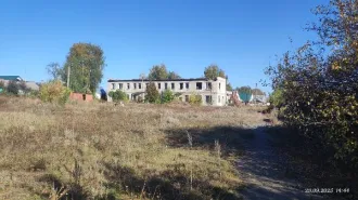 Нежилое здание площадью 657,3 кв.м, кадастровый номер 58:25:0630202:1233, количество этажей 3, в том числе подземных 1. Подсобные помещения: сарай площадью 35,2 кв.м, кадастровый номер 58:25:0630202:3505; сарай площадью 27,3 кв.м, кадастровый номер 58:25:0630202:3504. Земельный участок категории…