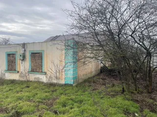 Жилой дом 79,5 кв.м, участок 2500 кв.м, с. Привольное, Республика Крым. Жилой дом на земельном участке, долевая собственность 1/3 <p>Здание (Жилой дом), общая долевая собственность, доля в праве 1/3, площадь: 79.5 кв.м., кадастровый номер: 90:06:080301:913, местоположение: Российская Федерация…