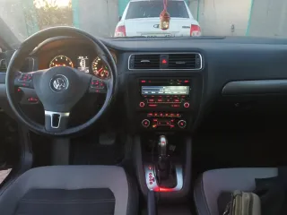 Volkswagen Jetta 2011 года выпуска, VIN — WVWZZZ16ZCM025617, цвет черный. Просмотр осуществляется по предварительной договоренности по телефону +79201200856 или электронной почте tikhomirova.arbitr@yandex.ru в рабочие дни. Имущество находится в залоге на основании договора залога №…