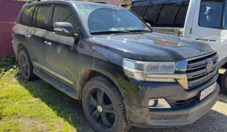 Toyota Land Cruiser 200, VIN JTVCV02JX04255140, 2018 года выпуска, цвет черный. Вид собственности долевая (по 1/2 доли, имущество разделено между бывшими супругами), реализуются обе доли.