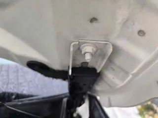 Audi Q3 2012 года, 211 л.с., пробег 275 004 км, полный привод, автоматическая коробка передач. VIN: WAUZZZ8U2CR042451. Автомобиль на ходу. Гул заднего ступичного подшипника (новый подшипник в комплекте). Имеются мелкие сколы и царапины по кузову.