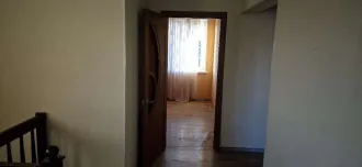 Земельный участок 1000 кв.м, жилой дом 194,5 кв.м, Республика Хакасия. Земельный участок, площадь: 1 000 кв.м, кадастровый номер: 19:01:100404:144 и жилой дом, дача, площадь: 194,5 кв.м, кадастровый номер: 19:01:100404:711.