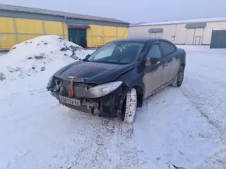 Легковой автомобиль Renault Fluence, 2013 г.в., VIN VF1LZBR0549415661, цвет коричневый. Не работает ручник, в какой-то момент заклинил, примерзли троса ручника и стерлись колодки задние. Переднее левое крыло помято. Сколы и царапины на лобовом стекле. Слевой стороны замят металический усилитель…