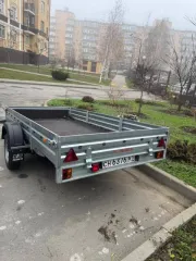 Прицеп МЗСА 817712 2024 года выпуска, цвет серый. Номер шасси X43817712R0021593, госномер СН637661. Разрешенная максимальная масса 750 кг, масса без нагрузки 249 кг.