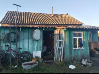 Доля в жилом доме 59.6 кв.м. с участком, Амурская область. 1/5 доли в праве общей долевой собственности на жилой дом, кадастровый номер: 28:15:010805:1124, адрес: Амурская область, Константиновский район, Ключевской сельсовет, село Ключи, улица Кировская, дом 83, площадь 59.6 кв.м., назначение…