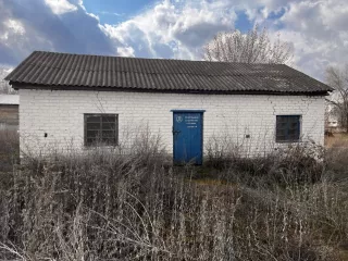 Комплекс недвижимого и движимого имущества, полный перечень которого указан на ЭТП. Нежилое помещение (здание конторы) общей площадью 237.50 кв.м, кадастровый номер 34:19:100260:353 по адресу: Россия, Волгоградская обл., Новоаннинский район, г. Новоаннинский, ул. Подтелкова, дом №173 строение 1…