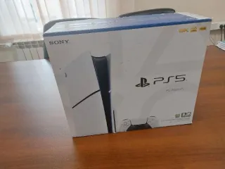 Sony PlayStation5 Игровая приставка марки «Sony», модель «PlayStation5» в комплекте с джойстиком и набором проводов для подключения