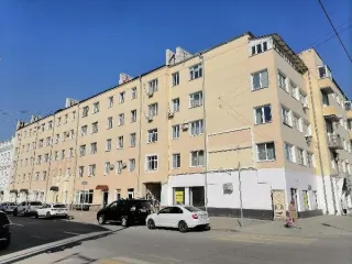 Нежилые помещения 140,8 кв м, г. Уфа, ул. Гоголя, д.56, кадастровый номер 02:55:010214:368, площадь 140,8 кв.м., в том числе: 3,7 кв.м. – 1 этаж, 137,1 кв.м. - подвал, этаж 1, подвал / 5, обременения не зарегистрированы. Покупатель обязан обеспечивать свободный доступ службам для ремонта и…