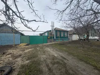 Жилой дом 55,3 кв.м и земельный участок 780 кв.м Воронежская область. Жилой дом площадью 55,3 кв. м, кадастровый номер 36:27:0011018:126, земельный участок площадью 780 кв. м, кадастровый номер 36:27:0011018:50, расположенные по адресу: Воронежская область, Россошанский район, г. Россошь, ул…