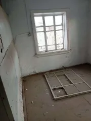 1/5 доли в жилом доме (кадастровый номер: 42:06:0101001:1839, площадь: 43,6 кв.м., местонахождение: Кемеровская область, Ленинск-Кузнецкий район, с. Красное, ул. Кирова, д.83) и 1/5 доли на земельный участок (кадастровый номер: 42:06:0101001:665, площадь: 1 576 кв.м., виды разрешенного…