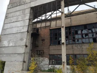 Нежилое помещение 1677,8 кв. м с кадастровым номером 10:13:0060117:87. Расположено по адресу: Российская Федерация, Республика Карелия, Медвежьегорский район, пгт. Пиндуши, ул. Канифольная.