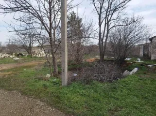 Земельный участок 4119 кв. м в Республике Крым. Категория земель – земли населенных пунктов. Вид разрешенного использования: хранение автотранспорта. Кадастровый номер 90:12:210101:913. Общая площадь – 4119 +/- 22 кв. м. Основной вид разрешенного использования: 4.9.2002.