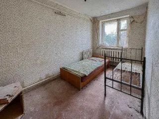 Земельный участок 654,99 кв.м и нежилое здание 85,4 кв.м, Орловская область. Земельный участок площадь 654,99 кв.м., с расположенным на нем зданием 85,4 кв.м. по адресу: Российская Федерация, Орловская область, м.р-н Болховский, с.п. Злынское, д. Татинки, ул. Каштановая, д.1. Объект 1. Земельный…