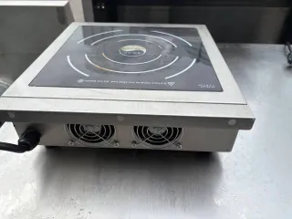 Индукционная плита Indokor IN3500S. Является бывшим в употреблении имуществом, могут иметься скрытые недостатки.