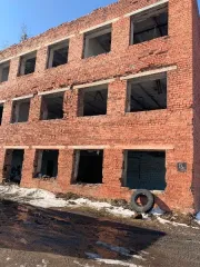 Нежилое здание 1027 кв.м, земельный участок 794 кв.м, Камышлов, ул. Пролетарская, д.113, пищевая промышленность. Нежилое здание общей площадью 1027 кв.м, кадастровый номер 66:46:0107001:1608, и земельный участок общей площадью 794 кв.м, кадастровый номер 66:46:0107001:1607, расположенные по адресу…