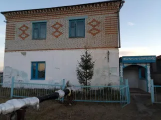 Здание фельдшерско-акушерского пункта (ФАП), 109.1 кв.м, Курганская область, Каргапольский муниципальный округ, с. Брылино, ул. Горушки, здание 25. Назначение: нежилое, 2 этажа. Одновременно с земельным участком площадью 250 кв.м, категория земель: земли населенных пунктов, вид разрешенного…