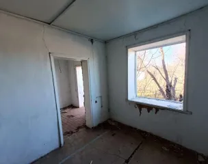 Здание кад № 26:09:020821:94 площадью 83.70 кв. м и земельный участок кад №26:09:020108:6 площадью 30044.00 кв. м по адресу: Ставропольский край, Туркменский район, село Камбулат, улица Комарова, дом 18.