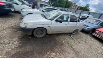 ВАЗ 21102, 2003 легковой автомобиль, г/н А 023 УН 156, VIN XTA21102040657109. Имущество продается в том виде, комплектности и состоянии, в каком оно есть. За скрытые дефекты имущества продавец ответственности не несет. Проданное имущество обмену и возврату не подлежит. Транспортное средство…