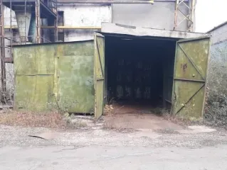 КПП-4 57 кв.м Самара. Здание контрольно-пропускного пункта (КПП-4), расположено по адресу: г.Самара, ул.Калинина, 1 (при въезде на бывшую территорию ОАО СПЗ со стороны Заводского шоссе), площадь по внешнему обмеру 57кв.м. Право собственности на КПП-4 в ЕГРН не зарегистрировано, возникло до 1997г. В…