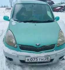 Автомобиль Toyota Funcargo, 2002 года выпуска, цвет голубой, правая задняя дверь помята, на ходу, требует небольшого ремонта