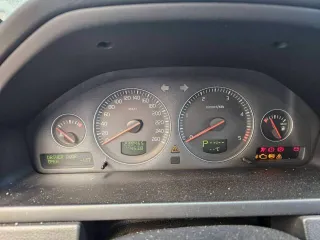 Volvo XC90, 2008 года выпуска. Двигатель D5244T, 2.4 литра, мощность 184.9 л.с. Пробег 239465 км. Коробка передач – автоматическая, полный привод. Категория ТС – B. Цвет кузова – светло-коричневый. VIN кузова и автомобиля: YV1CZ713691505958. Максимальная разрешенная масса 2720 кг, снаряженная масса…