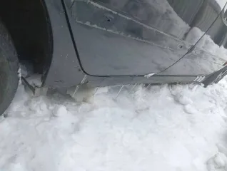 Toyota Avensis, 2000 года, 129 лс, 380000 км, АКПП, VIN: SB153ZBN10E012174, гос. номер: Е 848 УС 22, цвет: черный. Имеется коррозия порогов, арок, в том числе сквозная коррозия. Отслоение лакокрасочного покрытия, трещины и царапины по кузову автомобиля. Наличие хода у автомобиля не проверялось…