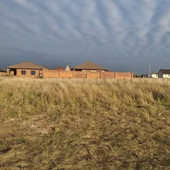 Земельный участок 1000 кв.м в Новопоселеновском сельсовете, деревня Кукуевка, дом 0. Кадастровый номер: 46:11:121203:607. Находится в залоге у ПАО "Сбербанк России".