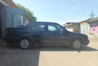 Volkswagen Vento, 1992 года, 90 лс, легковой автомобиль, марка: Фольксваген Венто, год изготовления: 1992, VIN: WVWZZZ1HZNW208488, мощность двигателя, л. с. (кВт): 90. Пробег уточнять при осмотре.