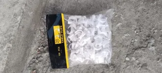 Тряпки для швабры, диффузор бампера пластиковый (накладка) в комплекте с крепежными элементами, щетки для уборки дома и черенки к ним, столик с металлическими раскладываемыми ножками, изделия для игры: шахматы настольные, набор для ванной комнаты, пистолет продувочный, ершики для унитаза…