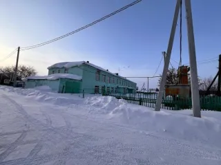 Нежилое здание 1052,4 кв.м с земельным участком 4284 кв.м, Кемеровская область – Кузбасс Нежилое здание общей площадью 1052,4 кв. м, кадастровый номер 42:14:0105003:665, расположенное по адресу: Кемеровская область – Кузбасс, Топкинский муниципальный округ, п. Трещевский, ул. Малыхина, д. 23 с…