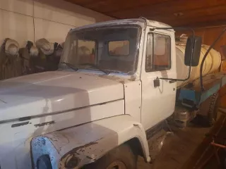 Автомобиль ГАЗ-3309 Автомобиль ГАЗ-3309 (водовозка) 
Назначение: Автомобиль ГАЗ-3309 водовоз 
Марка: ГАЗ 
Год выпуска: 2007 
Модель: 3309 
VIN (заводской) номер: Х9633090070947094 
