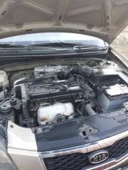 Автомобиль KIA DE  JB/RIO , VIN: XWEDH411AB0007517, 2010 г.в. Состояние: вмятины, ржавчины, сколы, трещина на лобовом стекле.  Легковой автомобиль KIA DE  JB/RIO  оформлен на супруга должника Серенко Юрия Александровича, является совместно нажитым имуществом, приобретенным в браке.