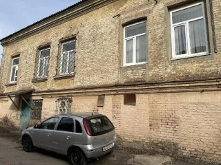 Земельный участок 557 кв.м с двумя нежилыми зданиями, Ростовская обл. земельный участок площадью 557,0 кв. м с к.н. 61:52:0030011:112 с расположенными на нем нежилым зданием площадью 297,5 кв. м с к.н. 61:52:0030011:252 и нежилым зданием (гараж) площадью 163,2 кв. м с к.н. 61:52:0030011:253…