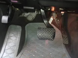 Volkswagen Touareg 2009 года, 240 л.с., пробег 226 545 км, полный привод, АКПП. Цвет черный, дизельный двигатель 3.0 л турбо. Имеются технические неисправности: повреждения ЛКП (сколы, царапины, сход лака), АКПП в аварийном состоянии (пинки, толчки, удары). Автомобиль на ходу. VIN…