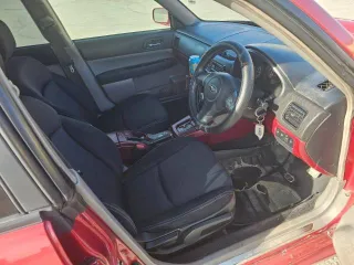 Subaru Forester 2002 года, 220 л.с., пробег 258322 км, полный привод, АКПП. Кузов SG5002107. Недостатки: автомобиль участвовал в ДТП, повреждены правая передняя фара, передний бампер, планка под передней правой фарой, решетка радиатора, возможны скрытые повреждения.