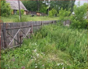 Доля в праве 1/5 на жилой дом площадью 39,4 кв.м, кадастровый номер 66:27:0901003:579, и земельный участок площадью 682 кв.м, кадастровый номер 66:27:0901003:83. Категория земель: земли населенных пунктов, вид разрешенного использования: для ведения личного подсобного хозяйства.