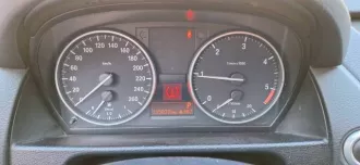 BMW X1 xDrive20d, 2013 год, VIN: X4XVP99400VU68067. Двигатель: бензиновый, 1995 см³, 184 л.с. (135 кВт). Цвет кузова: белый.