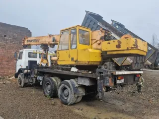 Автокран KC 45717A-1 2011 года, государственный номер A783BK49, цвет белый. Марка КС, модель 45717А-1.