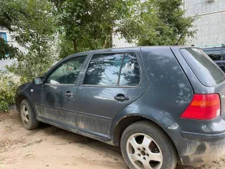 Volkswagen Golf 1.4 2000 года, VIN WVWZZZ1JZYU010837, цвет серый.