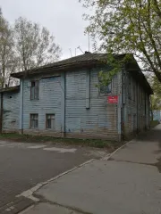 Нежилое здание 323,3 кв.м и земельный участок 1140 кв.м, Вологодская область, г. Великий Устюг, ул. Виноградова, д. 18. Нежилое здание с кадастровым номером 35:10:0103015:44 площадью 323,3 кв.м, год постройки — 1917. Здание двухэтажное деревянное, коммуникации отключены. Земельный участок с…
