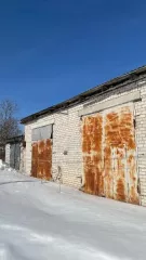 Земельный участок категории земель – земли населенных пунктов, вид разрешенного использования – для обслуживания гаражного бокса, площадь 95 кв.м., кадастровый номер 76:02:130118:385, с расположенным на нем зданием гаража площадью 48 кв.м., кадастровый номер 76:02:130118:381, адрес: Ярославская…