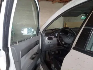 Chevrolet Lacetti, 2009 года, 95 лс, 126000 км Легковой автомобиль, марка: Chevrolet Lacetti (J200), год выпуска: 2009, цвет: белый, VIN: XUUNF197J9C001193, вид права: индивидуальная. У автомобиля не исправны: сцепление, кондиционер, подушки безопасности, АБС. На лобовом стекле трещина около 15 см…