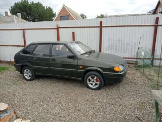 ВАЗ 21140 2006 года, VIN: XTA21140064283450, госномер: М985ХН161. Двигатель 1.5 литра, механическая коробка передач. Имеются значительные очаги коррозии. Возможна замена прокладки ГБЦ, необходима замена патрубков охлаждения двигателя. Сломана передняя пассажирская дверная ручка. Не работает…