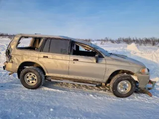 Mitsubishi Pajero Sport 2008 года, требует капитального ремонта. Идентификационный номер: JMB0NK9408J002201. Год изготовления: 2008. Модель, № двигателя: 4D56 LH7196. Шасси (рама) №: JMB0NK9408J002201. Цвет кузова: бежевый. Мощность двигателя: 116 л.с. (85 кВт). Тип двигателя: дизельный.