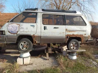 Минивэн Toyota Master Ace Surf, 1990 года выпуска, ГРЗ: С58ВС761, мощность: 88 л.с., тип двигателя: дизельный на дизельном топливе.