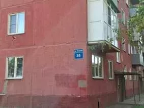 Двухкомнатная квартира общей площадью 38,50 кв. м, расположенная по адресу: г. Новосибирск, ул. Петухова, д. 36, кв. 66, кадастровый номер 54:35:051905:567. Реализуемое имущество обременено залогом в пользу залогового конкурсного кредитора. Должник зарегистрирован по адресу реализуемого имущества…