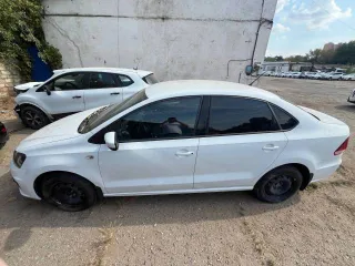 VW Polo, 2016, 110 лс, 144000 км, АКПП. Белый VW Polo 2016 г.в. Точный пробег неизвестен (указан со слов должника). Использовался в кар-шеринге в приморском городе. Сам не заводится, возможна транспортировка только на эвакуаторе. Документы в наличии (СТС и ПТС). Множественные мелкие царапины по…