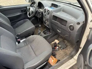 Citroen Berlingo 2010 года, 109 лс, пробег 114664 км. VIN: VF7GANFUCAX512776. Грузовой фургон, категория B. Двигатель: бензиновый, модель NFU10FX7UPSA 3447064, объем 1587 см³, экологический класс 4. Мощность 109 л.с (80 кВт). Кузов белый. Максимальная масса 2110 кг, масса без нагрузки 1191 кг.