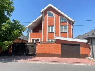 Дом 359,7 м², участок 692 м², Карачаево-Черкесская Республика, г. Черкесск, ул. Кубанская, д. 50.